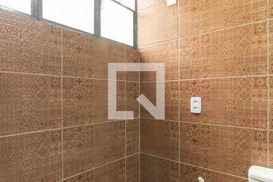 Banheiro de apartamento à venda com 1 quarto, 40m² em Santo Antônio, Porto Alegre