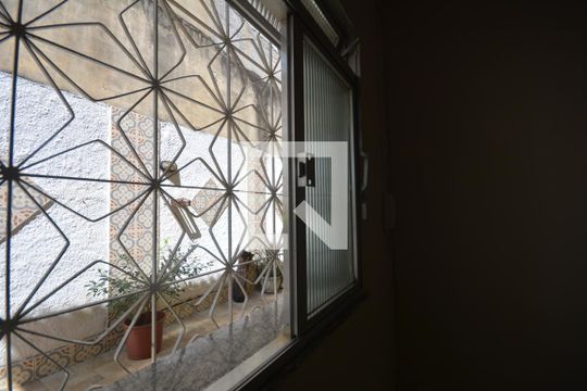 Vista do Banheiro 2 de casa de condomínio para alugar com 3 quartos, 180m² em Vicente de Carvalho, Rio de Janeiro