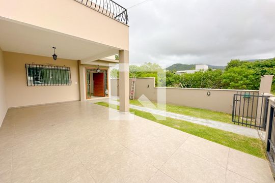 Garagem de casa para alugar com 4 quartos, 194m² em Ingleses do Rio Vermelho, Florianópolis