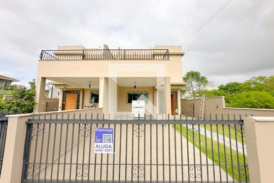 Fachada de casa para alugar com 4 quartos, 194m² em Ingleses do Rio Vermelho, Florianópolis