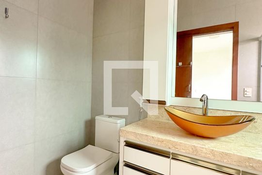 Banheiro da Suíte 1 de casa para alugar com 4 quartos, 194m² em Ingleses do Rio Vermelho, Florianópolis