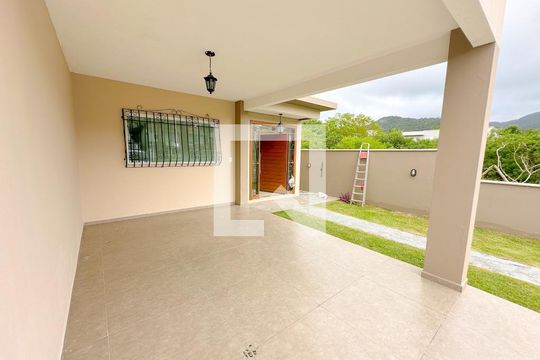 Garagem de casa para alugar com 4 quartos, 194m² em Ingleses do Rio Vermelho, Florianópolis