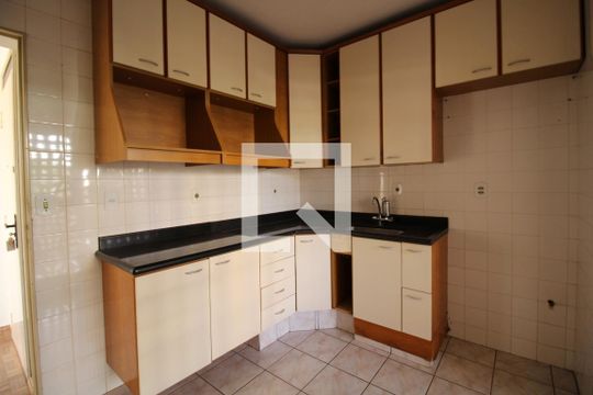 Cozinha de apartamento para alugar com 3 quartos, 67m² em Jardim Mosteiro, Ribeirão Preto