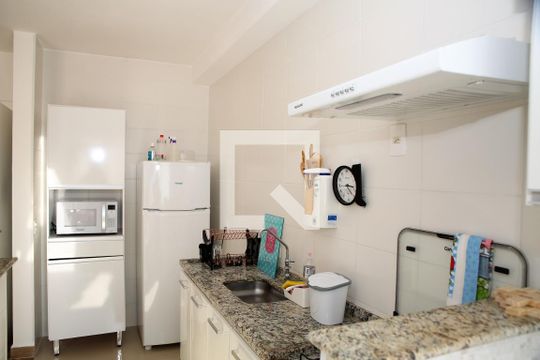 Cozinha de apartamento para alugar com 2 quartos, 49m² em Ocian, Praia Grande