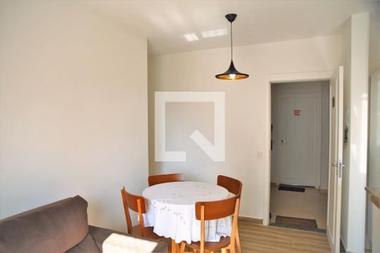 Sala de apartamento para alugar com 2 quartos, 49m² em Ocian, Praia Grande