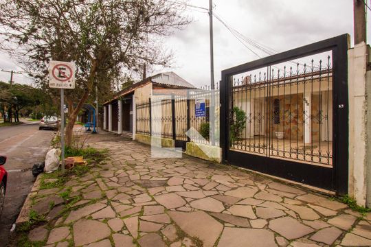 Fachada de casa à venda com 5 quartos, 140m² em Hípica, Porto Alegre