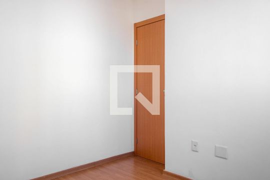 Quarto 2 de apartamento para alugar com 2 quartos, 43m² em Jardim Holanda, Uberlândia