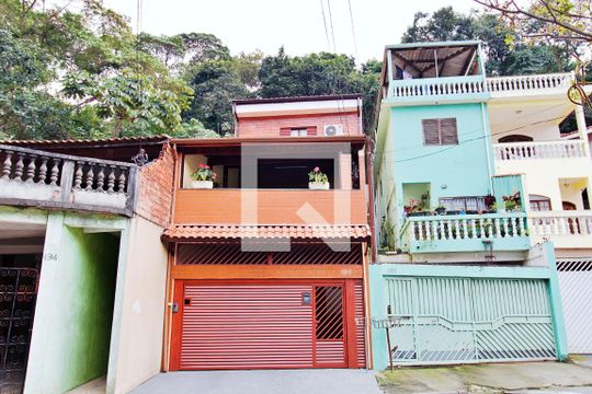 Fachada de casa à venda com 3 quartos, 332m² em Parque Monte Alegre, Taboão da Serra