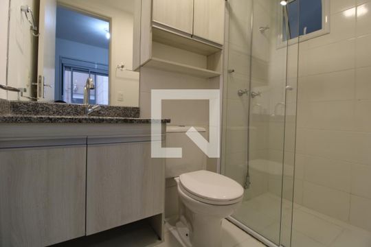 Banheiro da suíte de apartamento para alugar com 2 quartos, 67m² em Interlagos, São Paulo