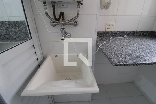 Tanque de apartamento para alugar com 2 quartos, 67m² em Interlagos, São Paulo