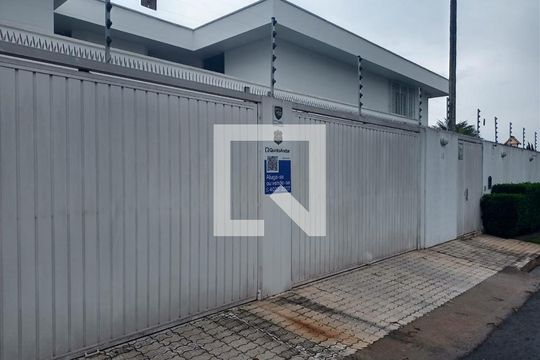 Fachada de casa à venda com 6 quartos, 1200m² em Vila Tramontano, São Paulo
