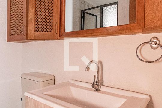 Banheiro de apartamento à venda com 2 quartos, 52m² em Sarandi, Porto Alegre