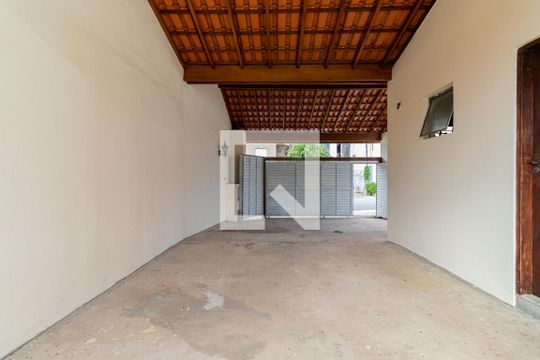 Garagem de casa para alugar com 3 quartos, 300m² em Parque Alves de Lima, São Paulo
