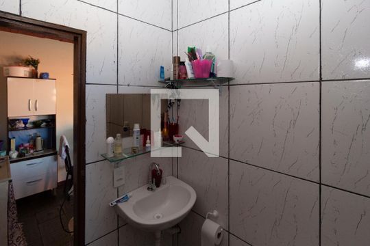 Banheiro de casa à venda com 2 quartos, 360m² em Parque Duval de Barros, Contagem