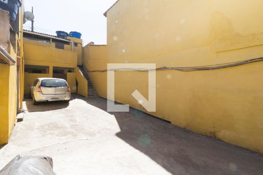 Área Externa de casa à venda com 2 quartos, 360m² em Parque Duval de Barros, Contagem