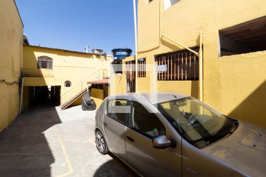 Área Externa de casa à venda com 2 quartos, 360m² em Parque Duval de Barros, Contagem