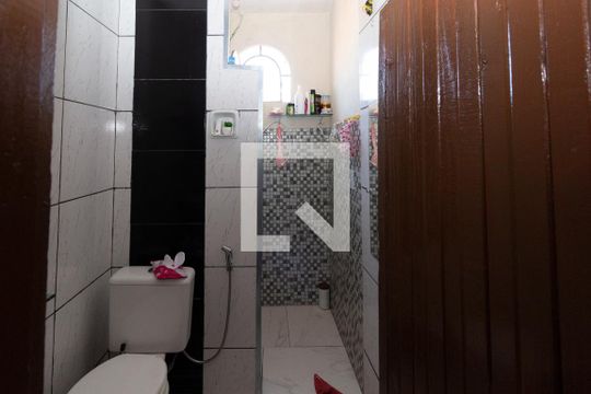 Banheiro de casa à venda com 2 quartos, 360m² em Parque Duval de Barros, Contagem