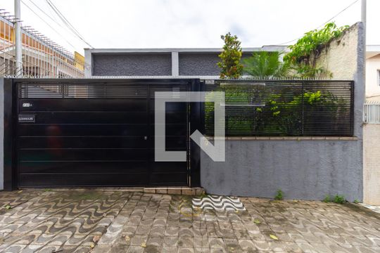 Fachada de casa à venda com 5 quartos, 247m² em Vila Monumento, São Paulo