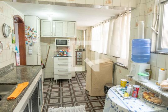 Cozinha e Área de Serviço de apartamento à venda com 2 quartos, 60m² em Fonseca, Niterói