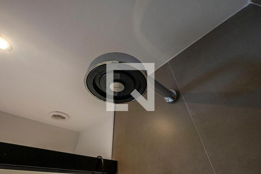 Banheiro de kitnet/studio à venda com 1 quarto, 19m² em Pinheiros, São Paulo