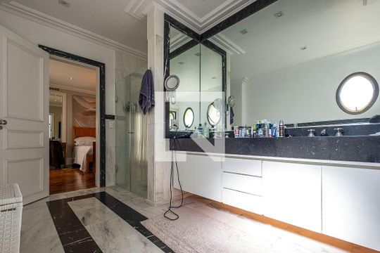 Suíte 1 - Banheiro de apartamento à venda com 4 quartos, 394m² em Jardim Paulista, São Paulo