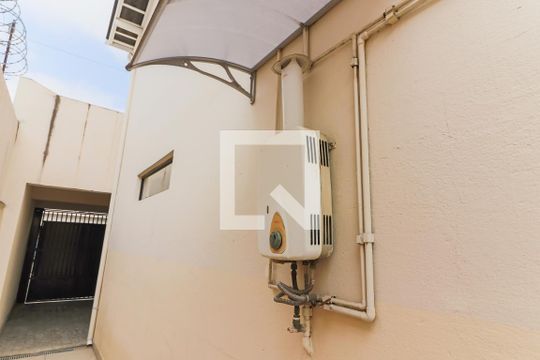 Quintal de casa para alugar com 2 quartos, 80m² em Vila Dinorah, São Paulo