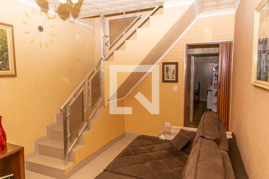 Sala de casa à venda com 3 quartos, 180m² em Piraporinha, Diadema