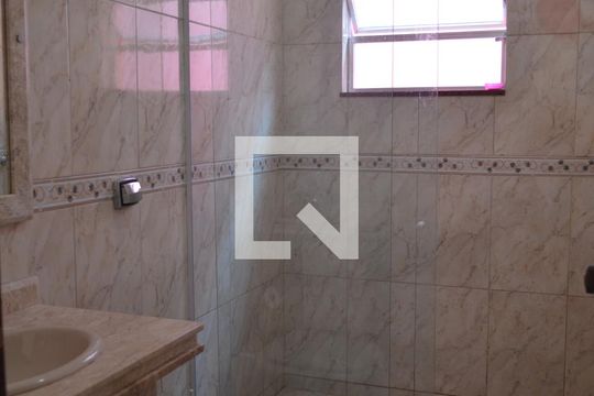 Banheiro Social de casa de condomínio para alugar com 2 quartos, 100m² em Taquara, Rio de Janeiro