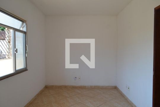 Sala de casa de condomínio para alugar com 2 quartos, 100m² em Taquara, Rio de Janeiro