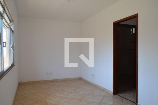 Sala de casa de condomínio para alugar com 2 quartos, 100m² em Taquara, Rio de Janeiro