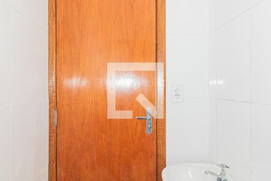 Banheiro de casa de condomínio para alugar com 1 quarto, 30m² em Chácara São João, São Paulo