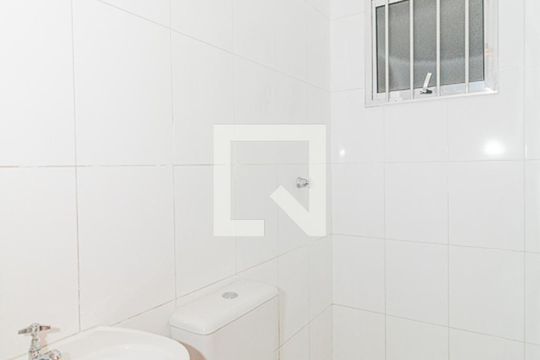 Banheiro de casa de condomínio para alugar com 1 quarto, 30m² em Chácara São João, São Paulo