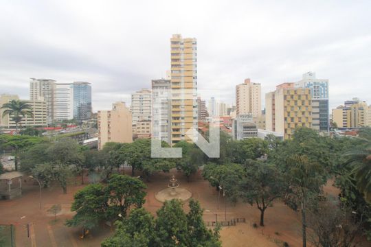 Vista da Sala de apartamento à venda com 3 quartos, 200m² em Centro, Campinas