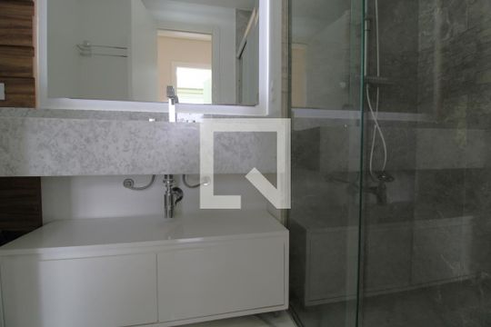 Banheiro de apartamento à venda com 2 quartos, 70m² em Usina Piratininga, São Paulo