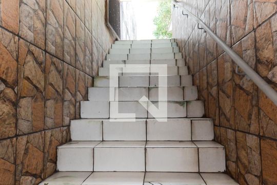 Escada de Acesso  de casa à venda com 3 quartos, 377m² em Jardim Santa Inês, Guarulhos