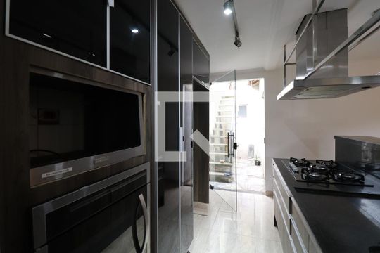 Cozinha de casa de condomínio para alugar com 3 quartos, 125m² em Jardim Guilhermino, Guarulhos