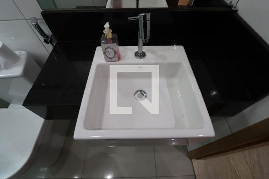 Banheiro de casa de condomínio para alugar com 3 quartos, 125m² em Jardim Guilhermino, Guarulhos