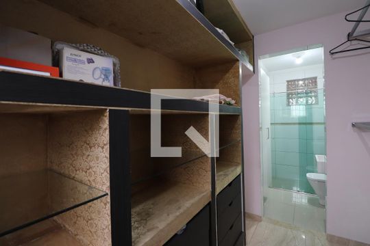 Closet da suíte de casa de condomínio para alugar com 3 quartos, 125m² em Jardim Guilhermino, Guarulhos