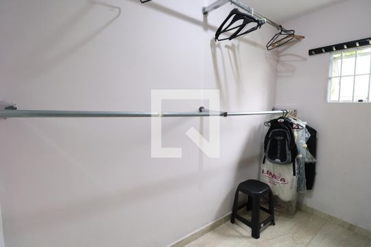 Closet da suíte de casa de condomínio para alugar com 3 quartos, 125m² em Jardim Guilhermino, Guarulhos