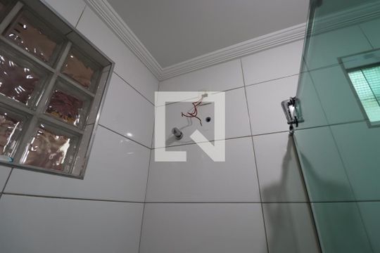 Banheiro da Suíte de casa de condomínio para alugar com 3 quartos, 125m² em Jardim Guilhermino, Guarulhos