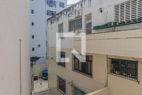 Escada de apartamento para alugar com 2 quartos, 90m² em Barra, Salvador