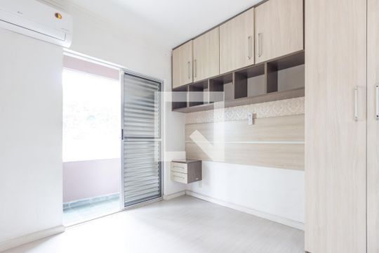 Suíte de casa à venda com 3 quartos, 240m² em Vila Nova Alba, São Paulo