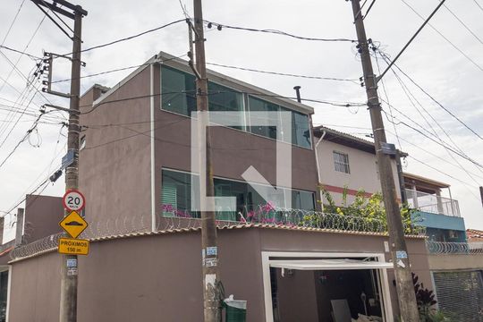 Fachada de casa à venda com 3 quartos, 240m² em Vila Nova Alba, São Paulo