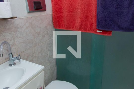 Banheiro de apartamento à venda com 1 quarto, 44m² em Rubem Berta, Porto Alegre