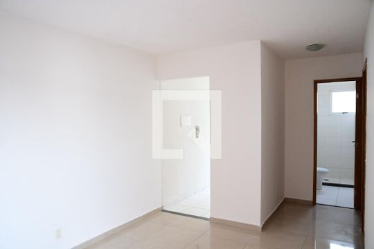 Sala de apartamento para alugar com 2 quartos, 48m² em Jardim Ísis, Cotia