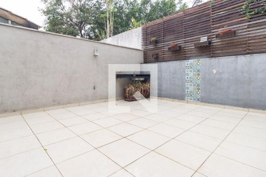 Quintal de casa à venda com 3 quartos, 130m² em Jardim das Vertentes, São Paulo