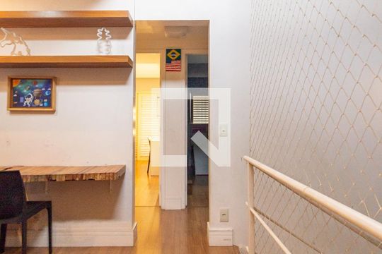 Corredor de casa à venda com 3 quartos, 130m² em Jardim das Vertentes, São Paulo