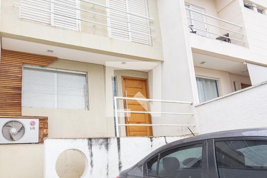 Fachada de casa à venda com 3 quartos, 130m² em Jardim das Vertentes, São Paulo