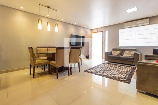 Sala de casa à venda com 3 quartos, 130m² em Jardim das Vertentes, São Paulo