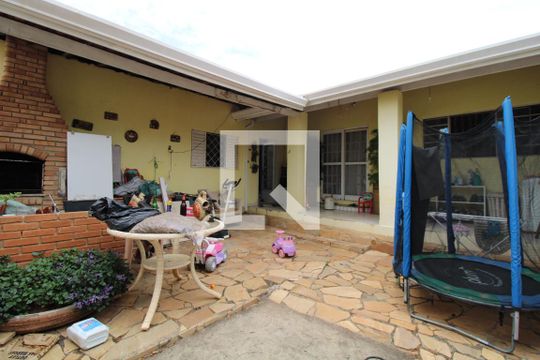 Quintal de casa à venda com 2 quartos, 180m² em Jardim Myrian Moreira da Costa, Campinas